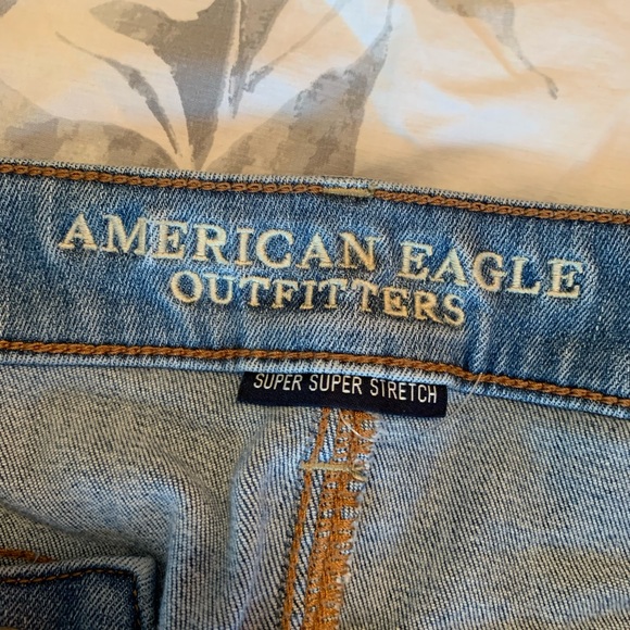 American Eagle Light Wash Denim Shorts - Picture 4 of 6